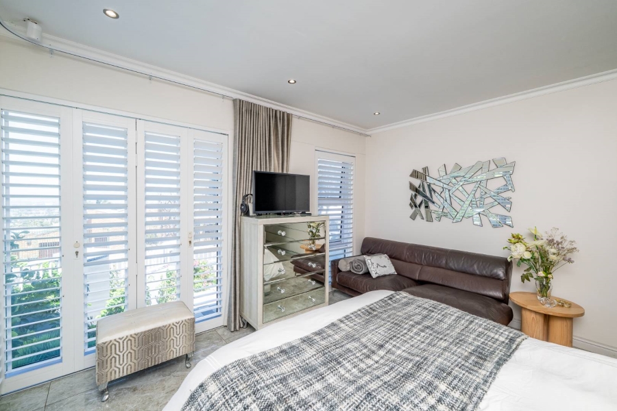 7 Bedroom Property for Sale in Plattekloof Western Cape